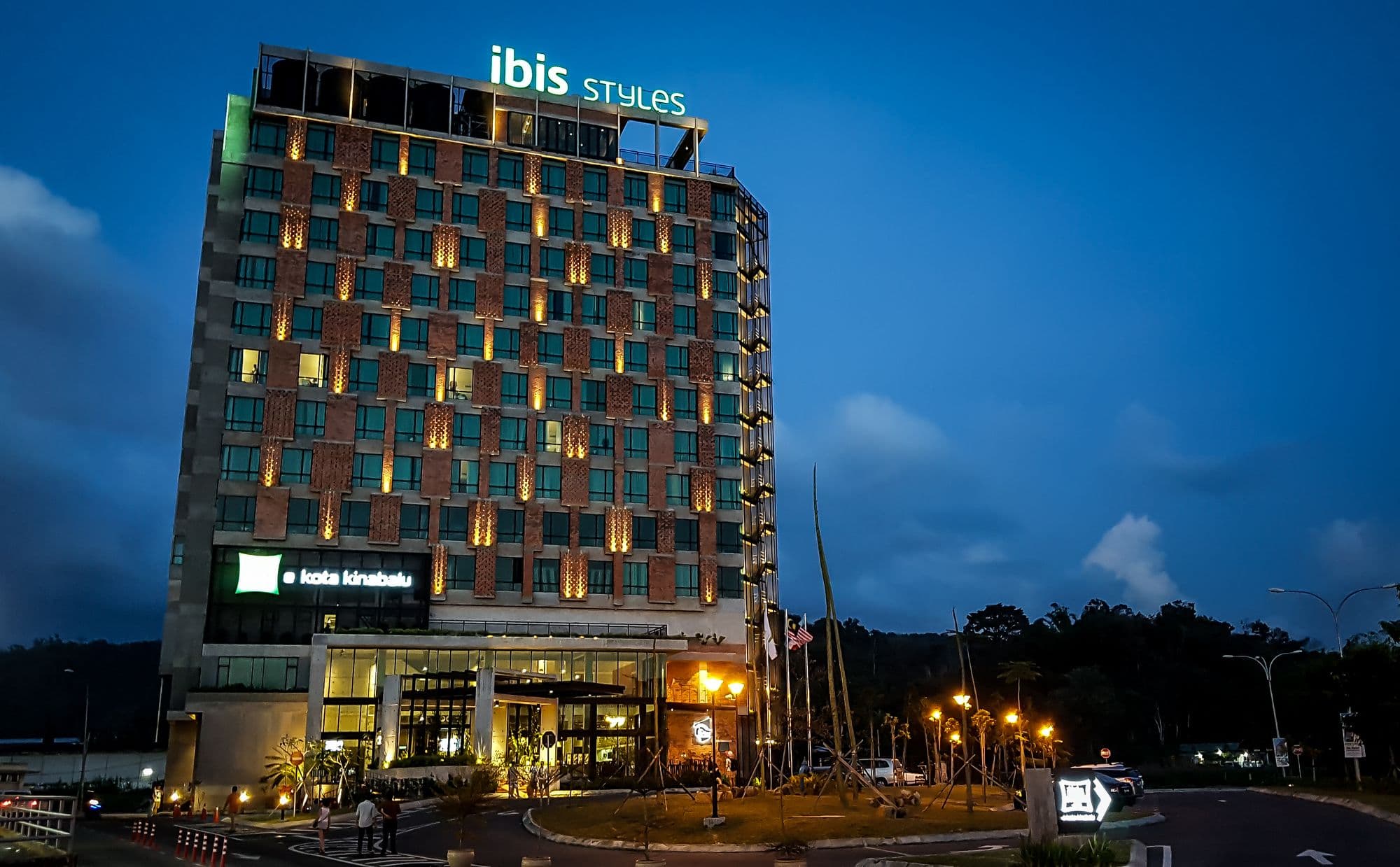 Hotels & Resorts